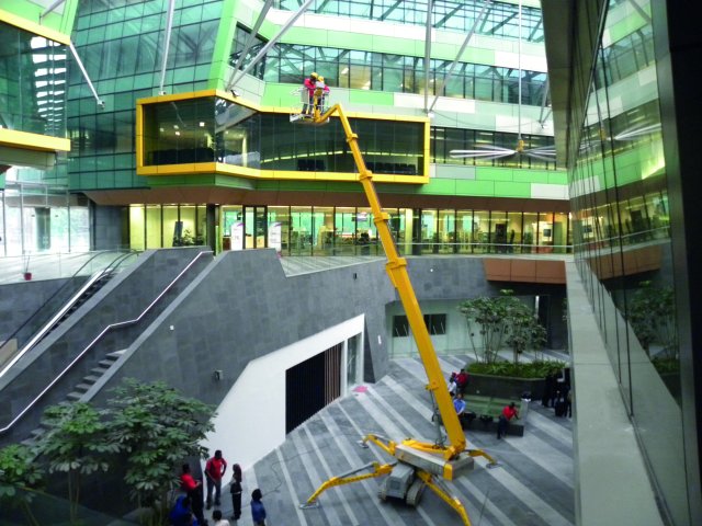 Raupen-Arbeitsbühne 29,70 m